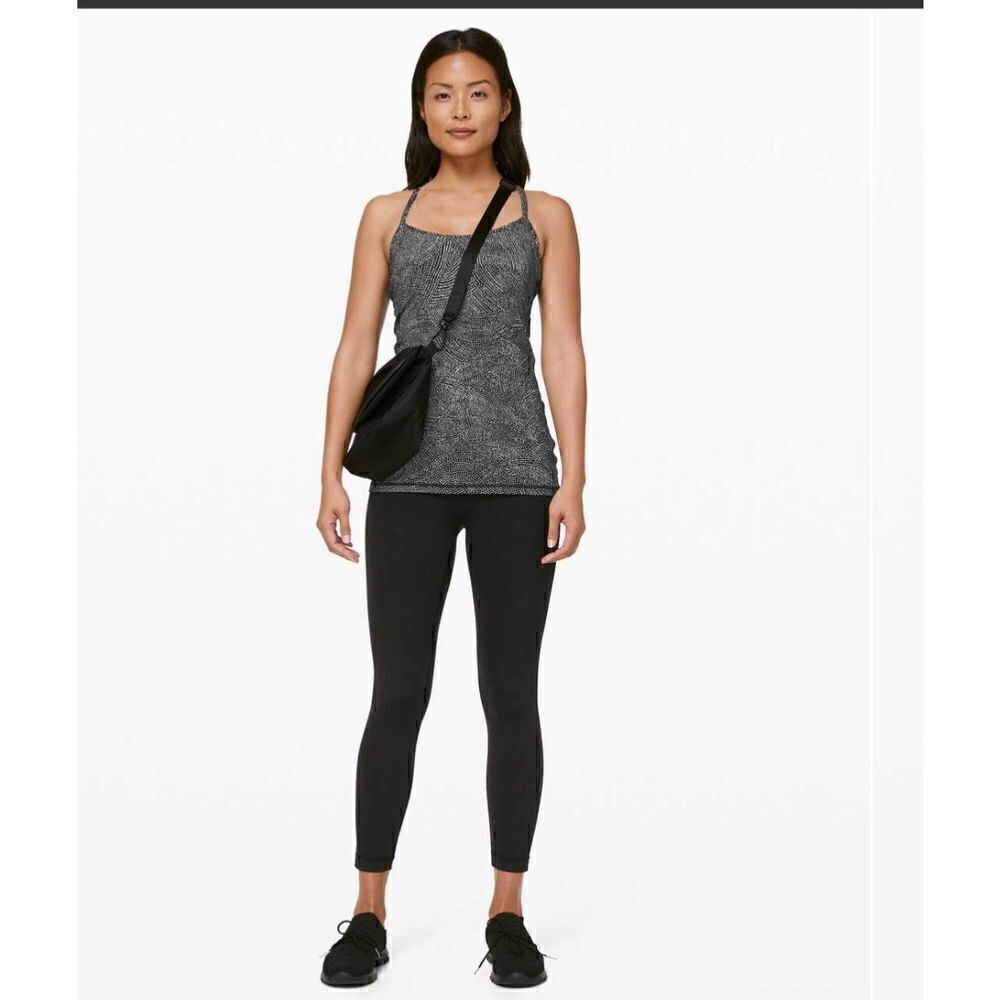 Lululemon power Y tank free spirit black white size 6 rip tag attached Luon